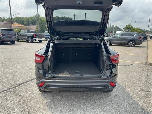 Used 2024 Chevrolet Trax RS w/ Sunroof Package FWD image 6