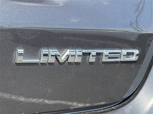 Used 2022 Jeep Compass Limited image 9