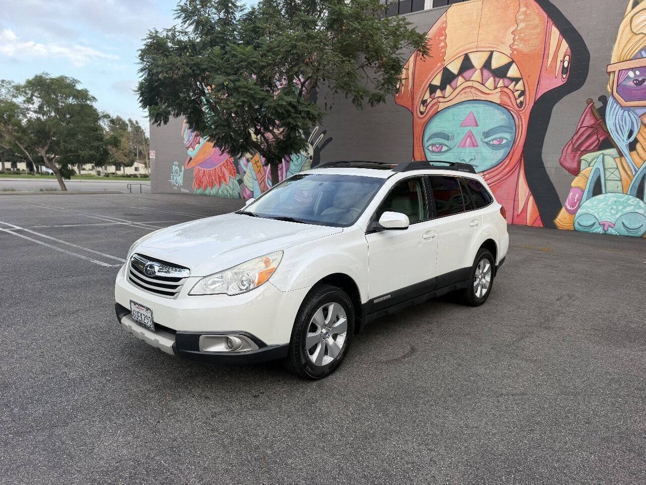 Used 2012 Subaru Outback 3.6R Limited w/ Moonroof Pkg AWD/4WD image 1
