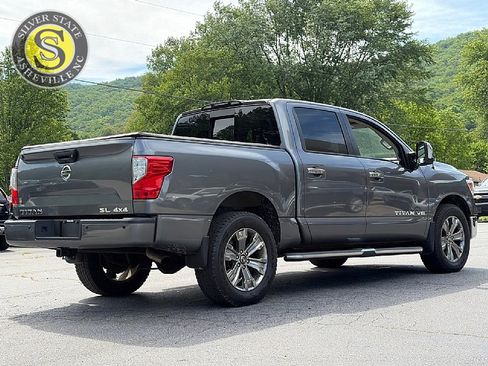 Used 2018 Nissan Titan SL w/ Chrome Package AWD/4WD image 6