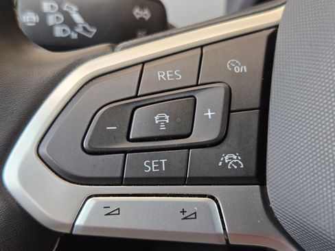 Used 2023 Volkswagen Atlas SEL AWD/4WD image 16