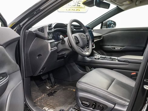 Used 2025 Lexus RZ 300e image 17