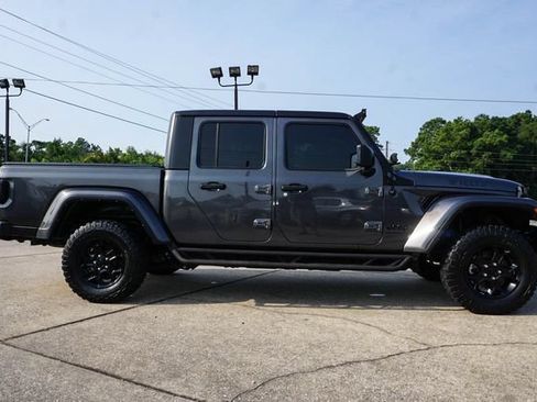 Used 2023 Jeep Gladiator Sport AWD/4WD image 3