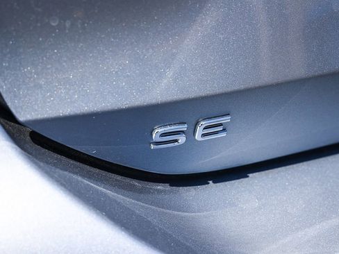 New 2025 Volkswagen Tiguan SE image 14