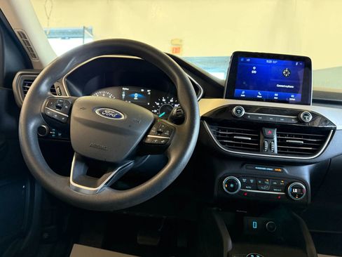 Used 2020 Ford Escape SE image 13