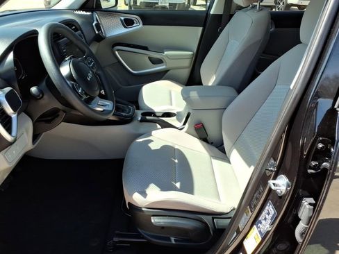 Used 2025 Kia Soul LX image 14