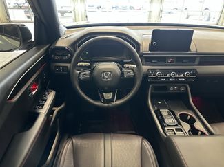 Used 2025 Honda Pilot Black Edition video 2