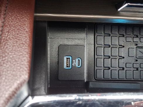 Used 2024 Ford Expedition Limited image 26