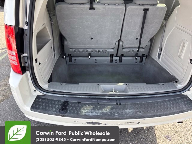 Used 2010 Chrysler Town & Country Touring FWD image 28