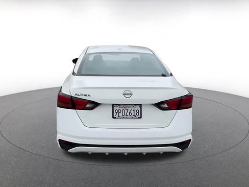 Used 2025 Nissan Altima 2.5 SV image 14