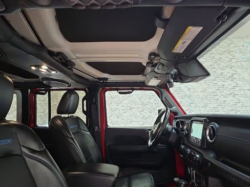 Used 2022 Jeep Wrangler Unlimited Rubicon 4xe w/ Cold Weather Group AWD/4WD image 13