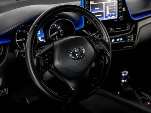 Used 2021 Toyota C-HR XLE FWD image 14