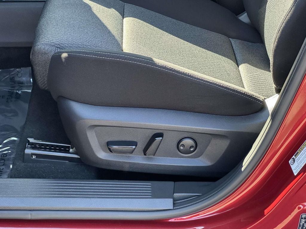 Certified 2025 Nissan Rogue SV AWD/4WD image 16