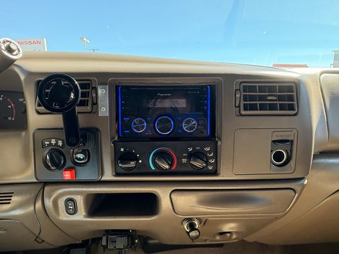 Used 2003 Ford F250 XLT image 24
