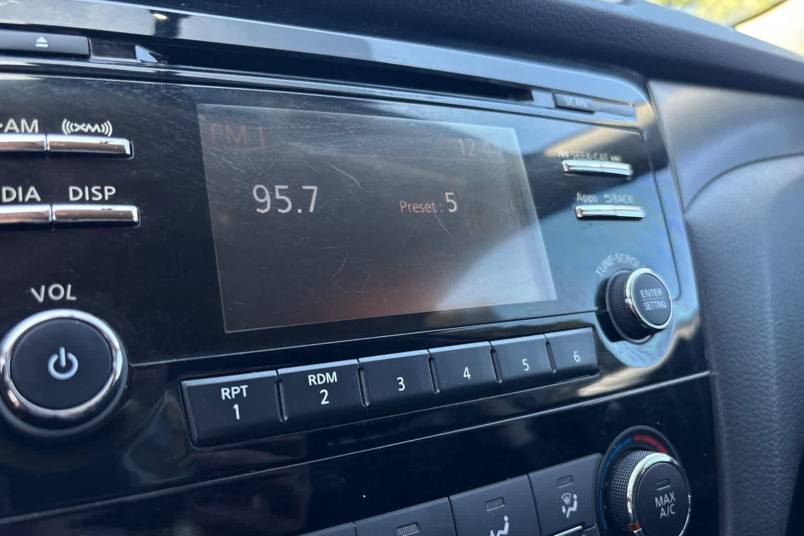 Used 2016 Nissan Rogue S FWD image 20