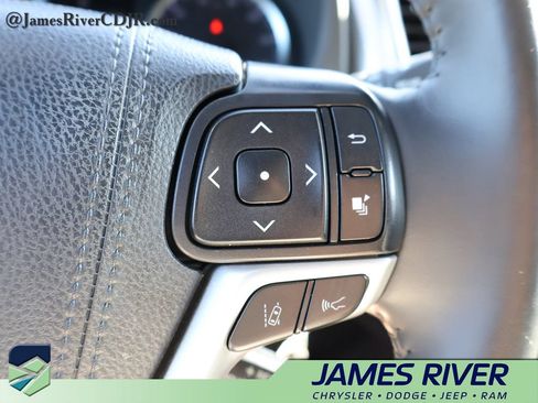 Used 2019 Toyota Highlander Plus AWD/4WD image 28