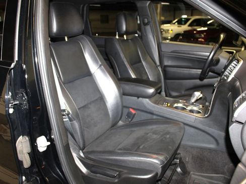 Used 2018 Jeep Grand Cherokee Altitude image 29