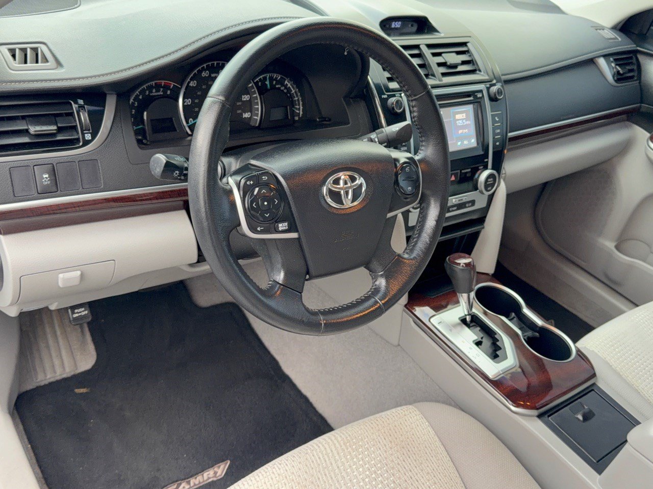 Used 2014 Toyota Camry XLE FWD image 4