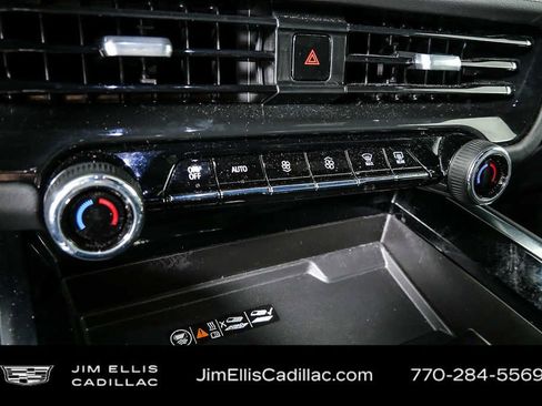 Used 2025 Chevrolet Suburban LT RWD image 16