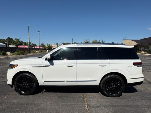 Used 2023 Lincoln Navigator Reserve AWD/4WD image 12
