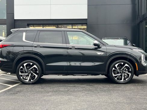 New 2025 Mitsubishi Outlander SE image 4