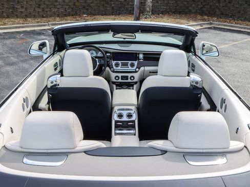 Used 2019 Rolls-Royce Dawn image 23