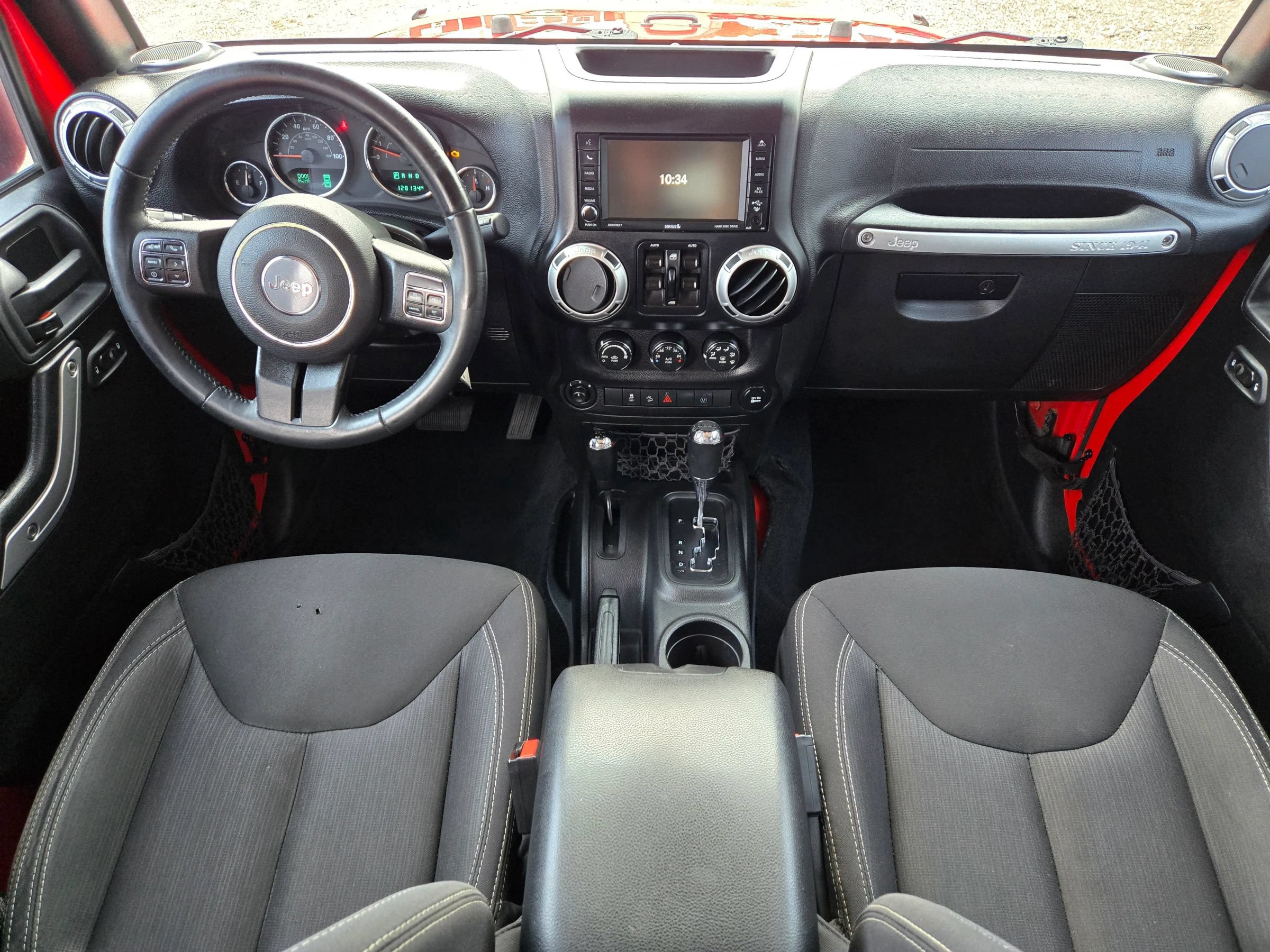 Used 2015 Jeep Wrangler Unlimited Rubicon w/ Connectivity Group AWD/4WD image 9