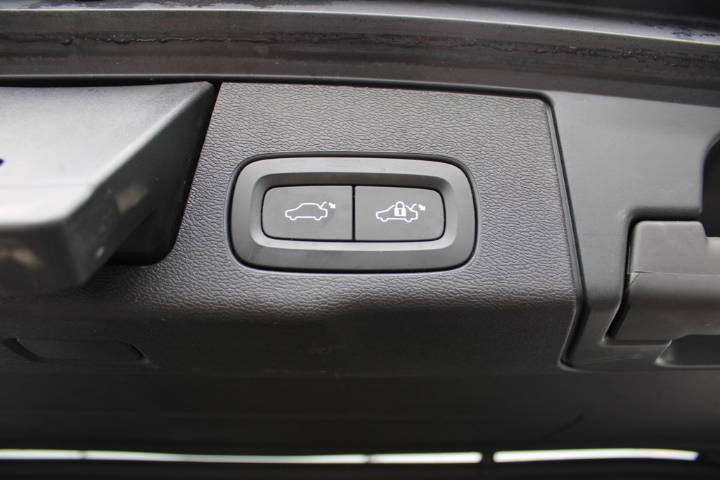 Used 2018 Volvo XC60 T6 Momentum w/ Advanced Package AWD/4WD image 12