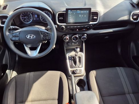 Used 2020 Hyundai Venue SEL FWD image 4