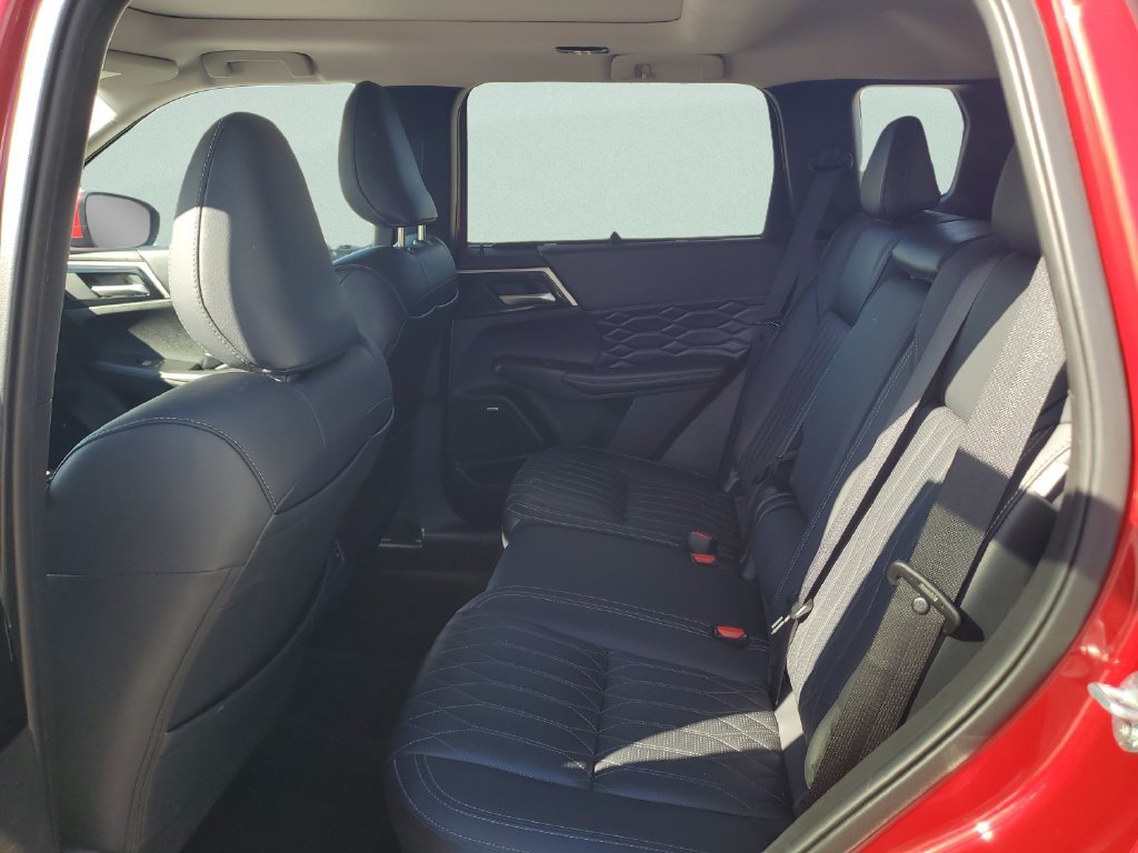 Used 2025 Mitsubishi Outlander SEL FWD image 10