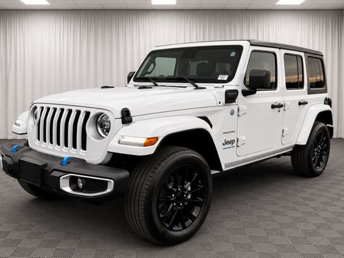 Used 2023 Jeep Wrangler Unlimited Sahara AWD/4WD image 7