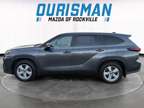 Used 2024 Toyota Highlander LE image 3