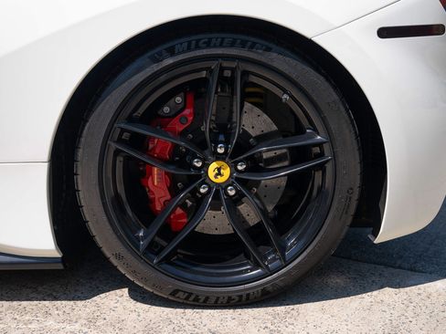 Used 2018 Ferrari 488 Spider RWD image 18