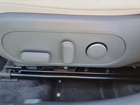 Certified 2025 Hyundai Kona Limited image 22