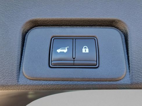 Certified 2021 Nissan Rogue SV w/ Premium Package image 9