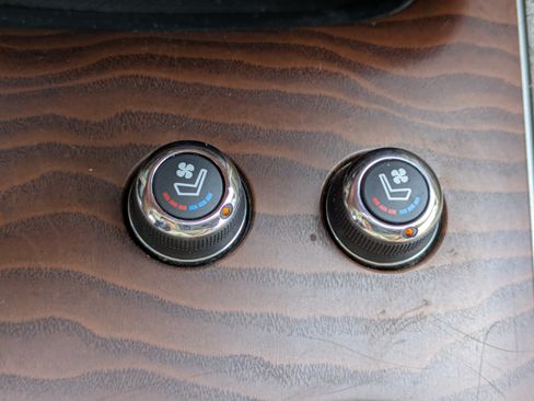 Used 2018 Nissan Pathfinder Platinum FWD image 32