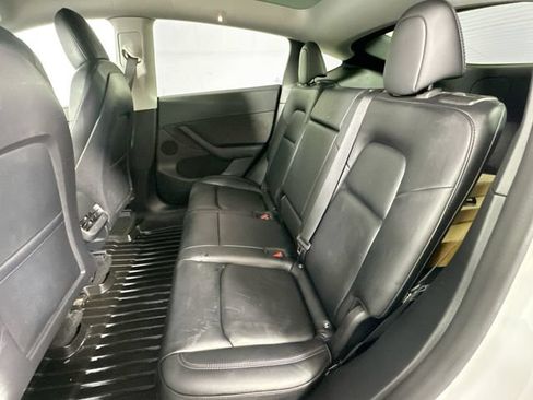Used 2022 Tesla Model Y Long Range AWD/4WD image 21