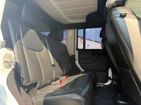 Used 2015 Jeep Wrangler Unlimited Sahara AWD/4WD image 14