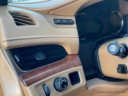 Used 2017 Cadillac Escalade ESV Platinum image 33