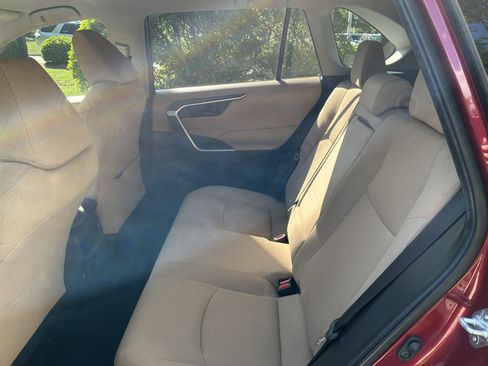 Used 2019 Toyota RAV4 LE FWD image 30
