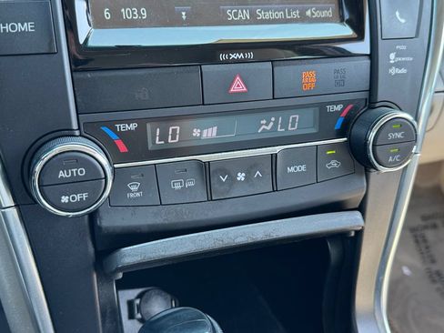 Certified 2016 Toyota Camry XLE FWD image 23