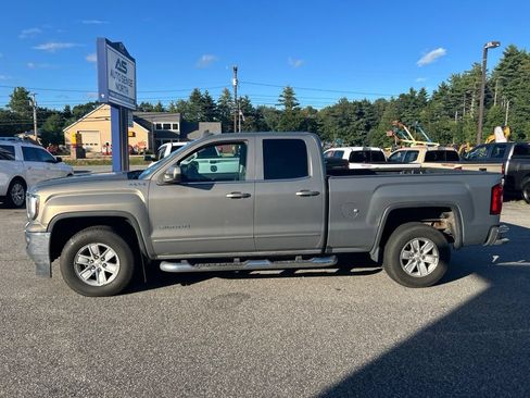 Used 2017 GMC Sierra 1500 SLE w/ SLE Value Package AWD/4WD image 2