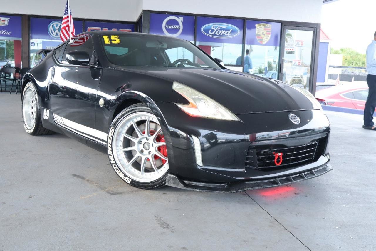 Used 2015 Nissan 370Z Coupe RWD image 3