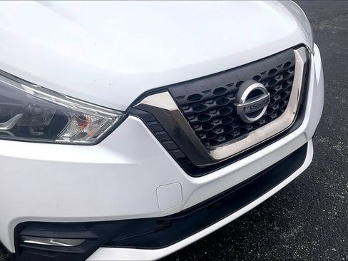 Used 2018 Nissan Kicks SR image 32