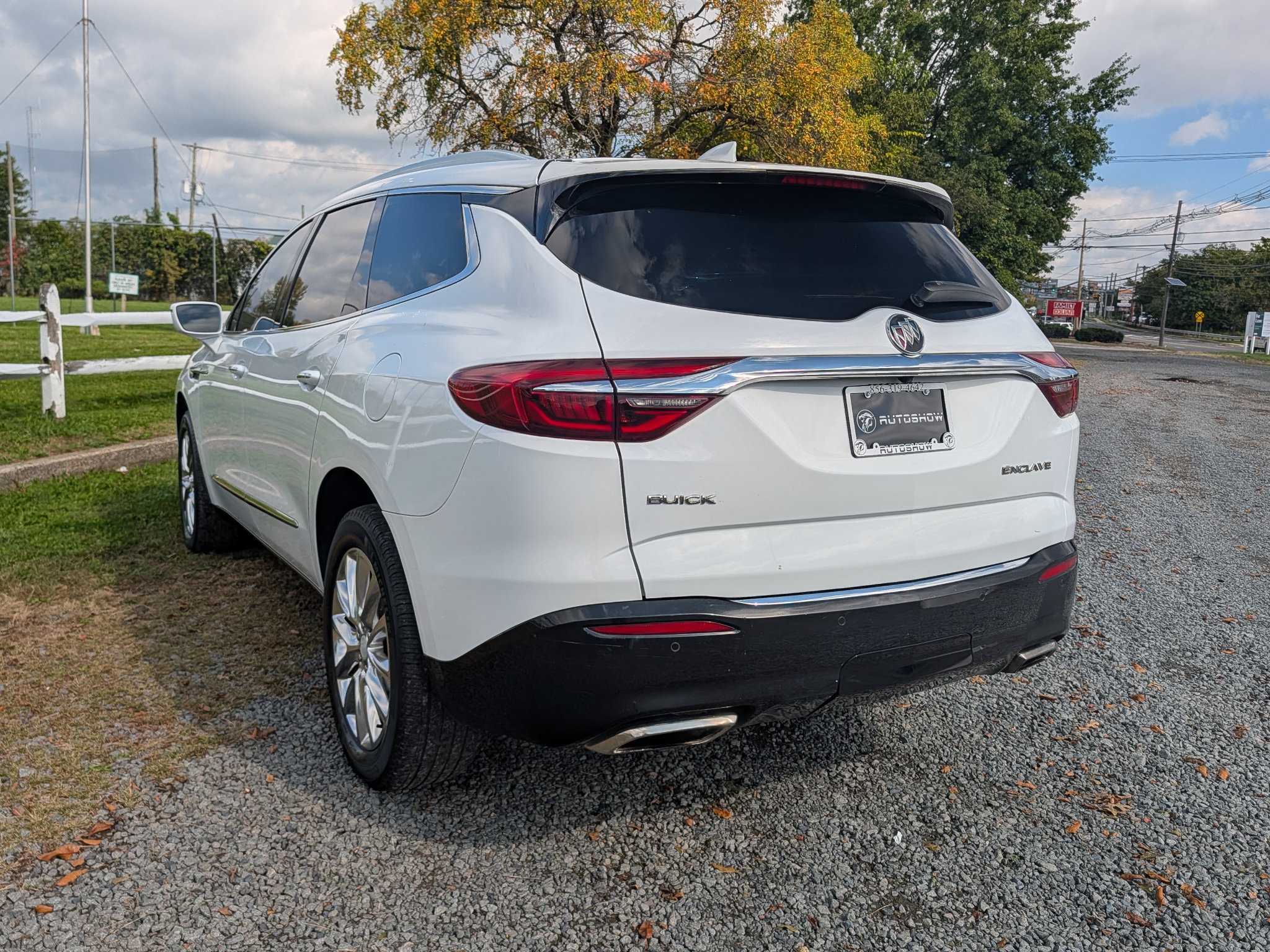 Used 2019 Buick Enclave Essence FWD image 8