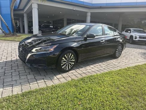 Used 2025 Nissan Altima 2.5 SV FWD image 21