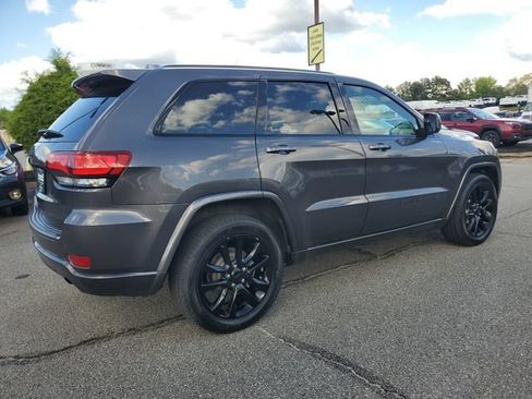 Used 2018 Jeep Grand Cherokee Altitude RWD image 6