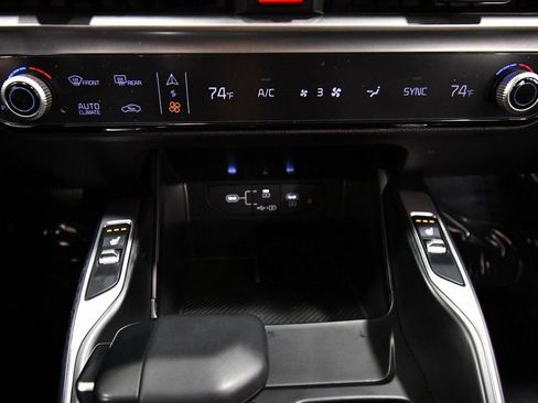 Certified 2025 Kia Sorento S image 25