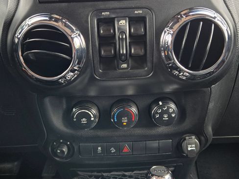 Used 2015 Jeep Wrangler Unlimited Sport w/ Quick Order Package 24S AWD/4WD image 27