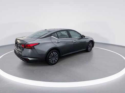 Used 2024 Nissan Altima 2.5 SV FWD image 8